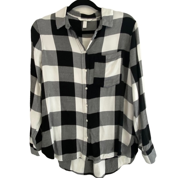 H&M Tops - H & M Buffalo Plaid Check Button-Up Long Sleeve High-Low Shirt Size 8P